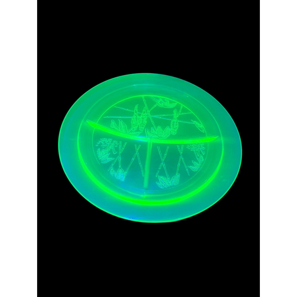Vintage Hazel Atlas Uranium Glass Dinner Plate Criss Cross Bamboo Pattern